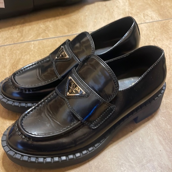 Woman’s Prada loafers 38 - Picture 1 of 5